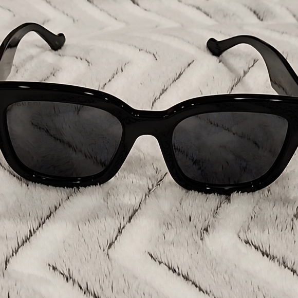 Gucci Black Square Oversized Sunglasses